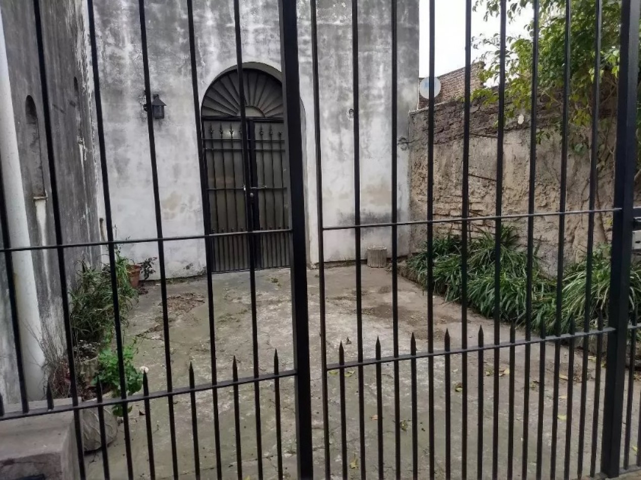 CASA DE 3 AMBIENTES, SOBRE LOTE DE 8.66M X 17,32M. EXCELENTE UBICACION.