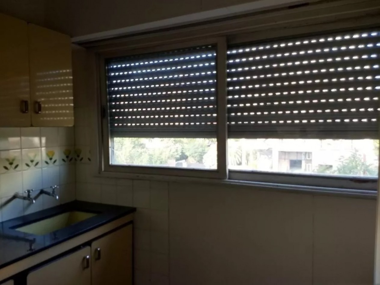 DEPARTAMENTO DE 2 AMBIENTES, 50M2. EXELENTE UBICACION, LANUSITA.