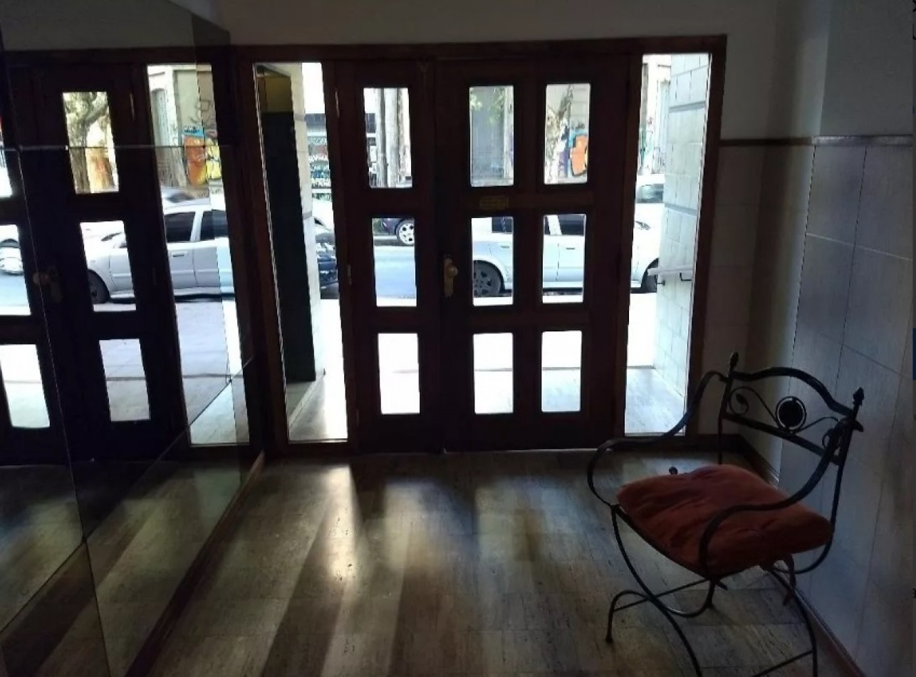 DEPARTAMENTO DE 2 AMBIENTES, 50M2. EXELENTE UBICACION, LANUSITA.
