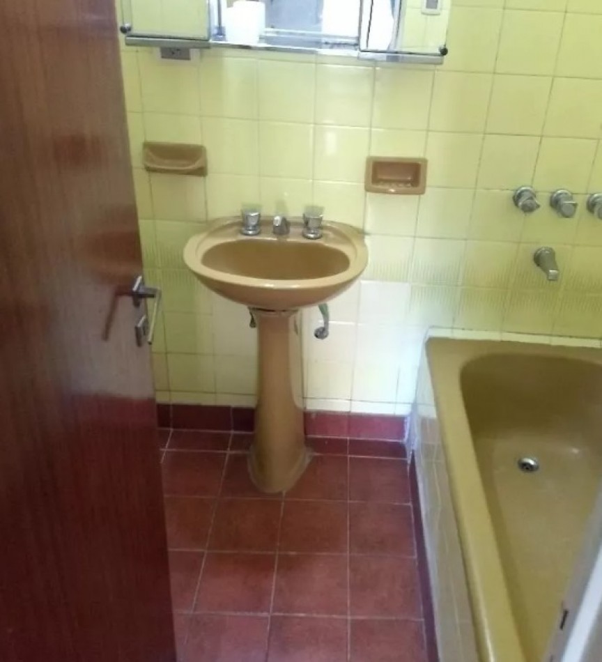 DEPARTAMENTO DE 2 AMBIENTES, 50M2. EXELENTE UBICACION, LANUSITA.