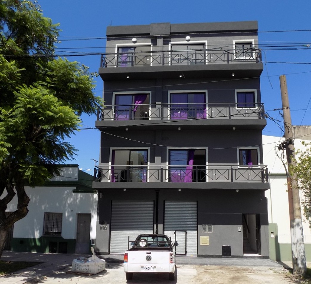 EXCELENTE DEPARTAMENTO MONOAMBIENTE DIVIDIDO EN 2° PISO AL CONTRAFRENTE CON BALCON.