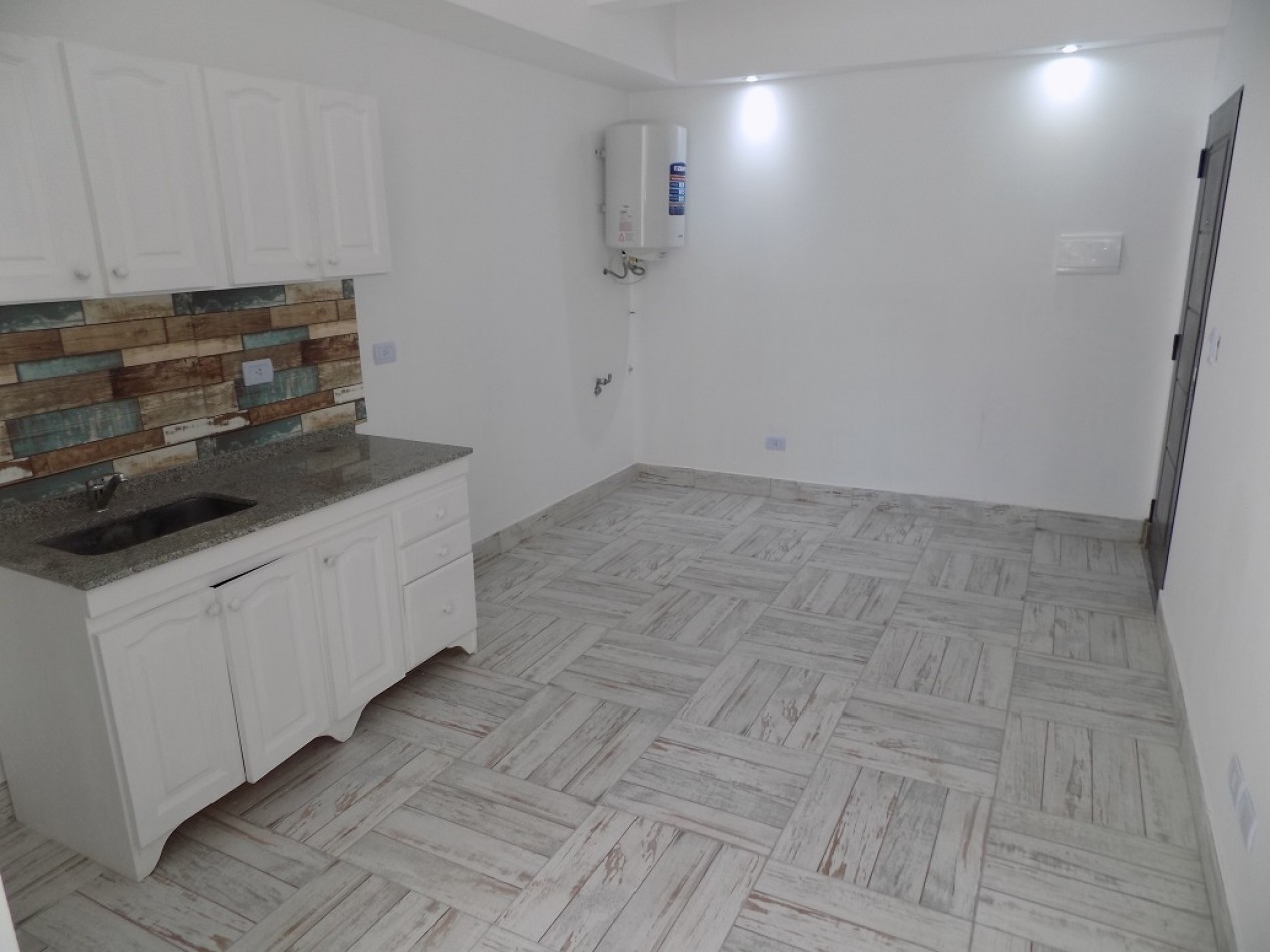 EXCELENTE DEPARTAMENTO MONOAMBIENTE DIVIDIDO EN 2° PISO AL CONTRAFRENTE CON BALCON.