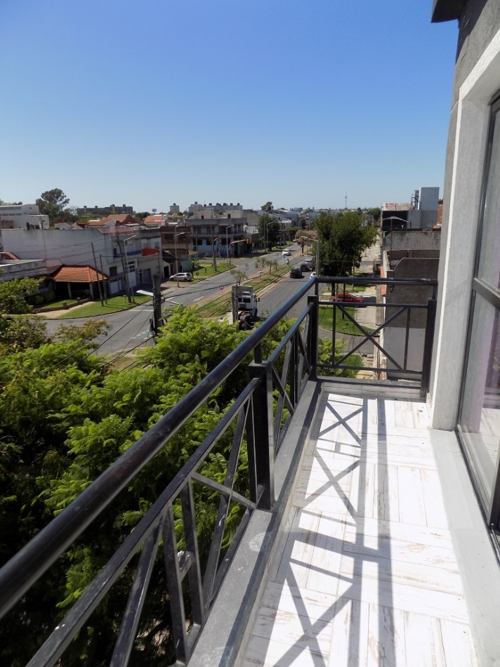 EXCELENTE DEPARTAMENTO MONOAMBIENTE DIVIDIDO EN 2° PISO AL CONTRAFRENTE CON BALCON.