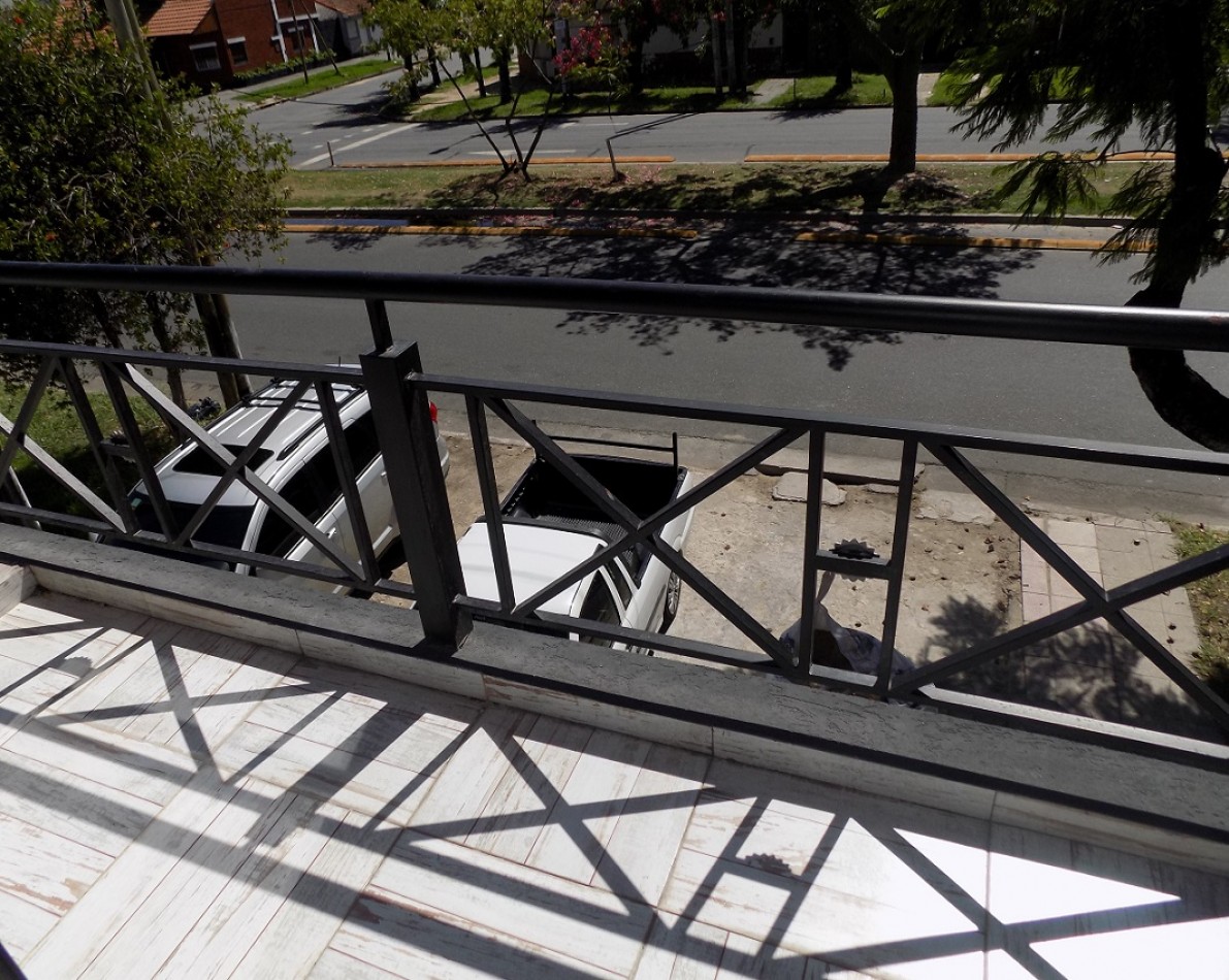 EXCELENTE DEPARTAMENTO MONOAMBIENTE DIVIDIDO EN 1° PISO AL FRENTE CON BALCON.