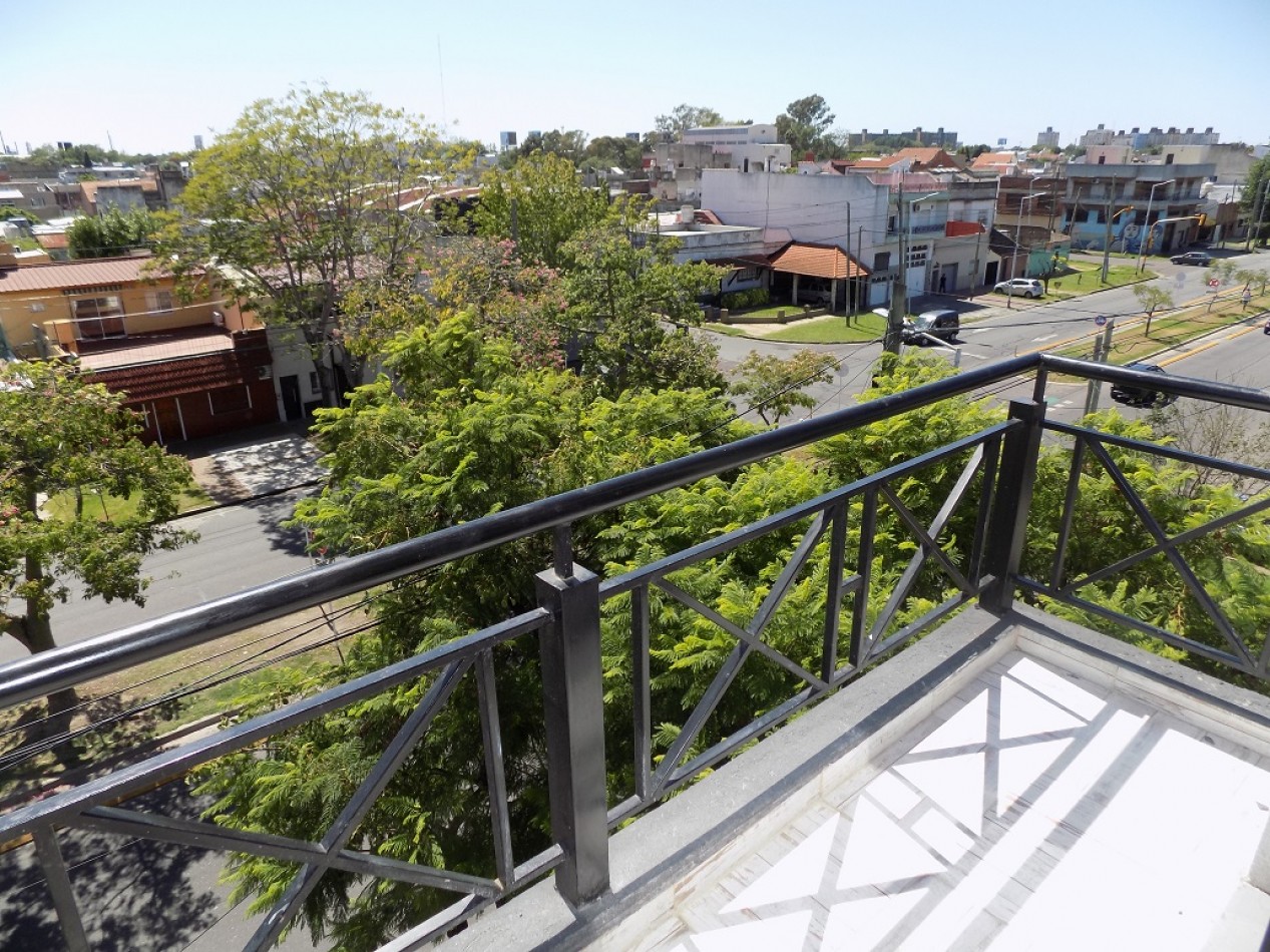 EXCELENTE DEPARTAMENTO MONOAMBIENTE DIVIDIDO EN 2° PISO AL CONTRAFRENTE CON BALCON.