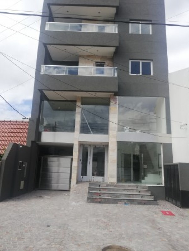 DEPARTAMENTO SEMIPISO AL FRENTE DE 2 AMBIENTES, 4 PISO, 57 M2. EXCELENTE UBICACION.