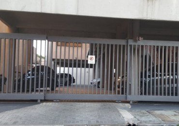 COCHERA EN EDIFICIO CON PORTON AUTOMATICO A METROS DE 9 DE JULIO, EXCELENTE UBICACION, LANUS ESTE.