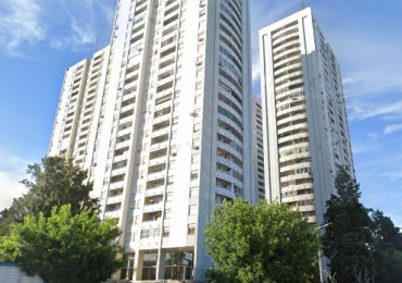 Departamento de 3 ambientes, piso 14, con cochera cubierta. Torres Pueyrredon. 