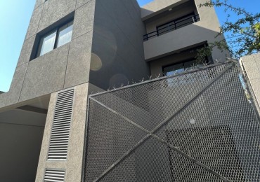 DEPARTAMENTO  DE 2 AMBIENTES EN PB DTO E CON PATIO, LOMAS DE ZAMORA.