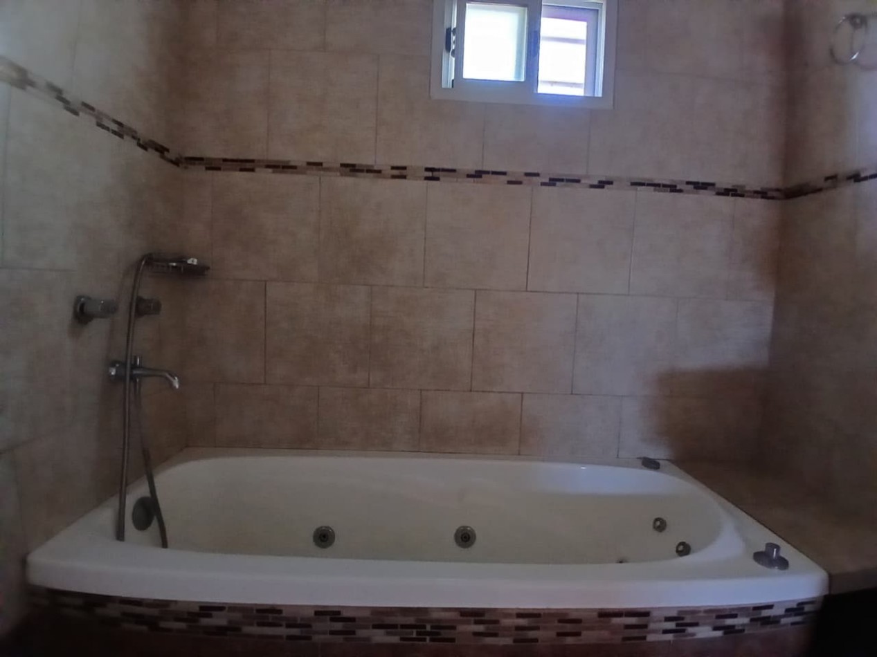 2 AMB. C/ GARAGE Y PATIO -Calle 9 No 2237. Gral. Pico (LP)