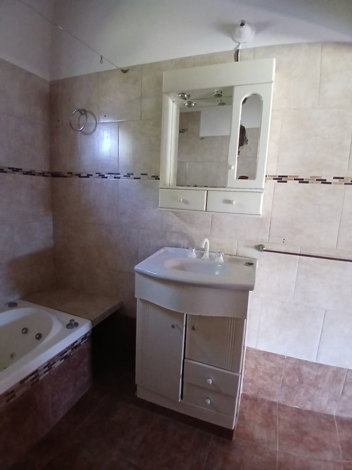 2 AMB. C/ GARAGE Y PATIO -Calle 9 No 2237. Gral. Pico (LP)